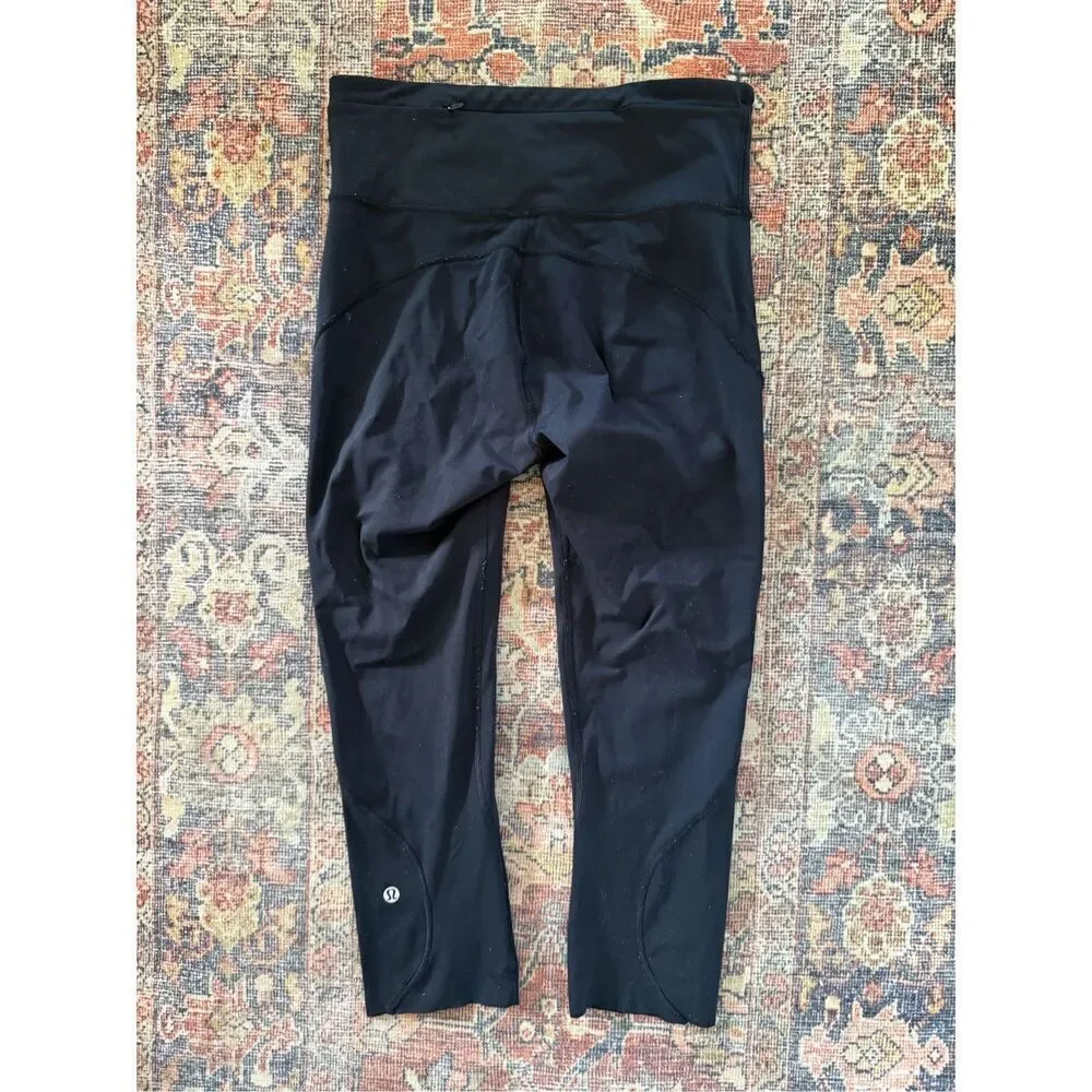 Lululemon size 6 High Waist Black Crop Legging Pants